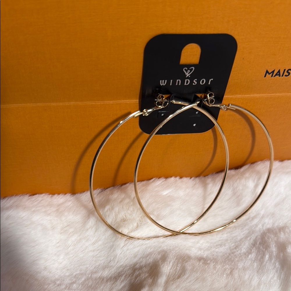 Windsor Chic Gold Hoop Earrings - Picture 5 of 5